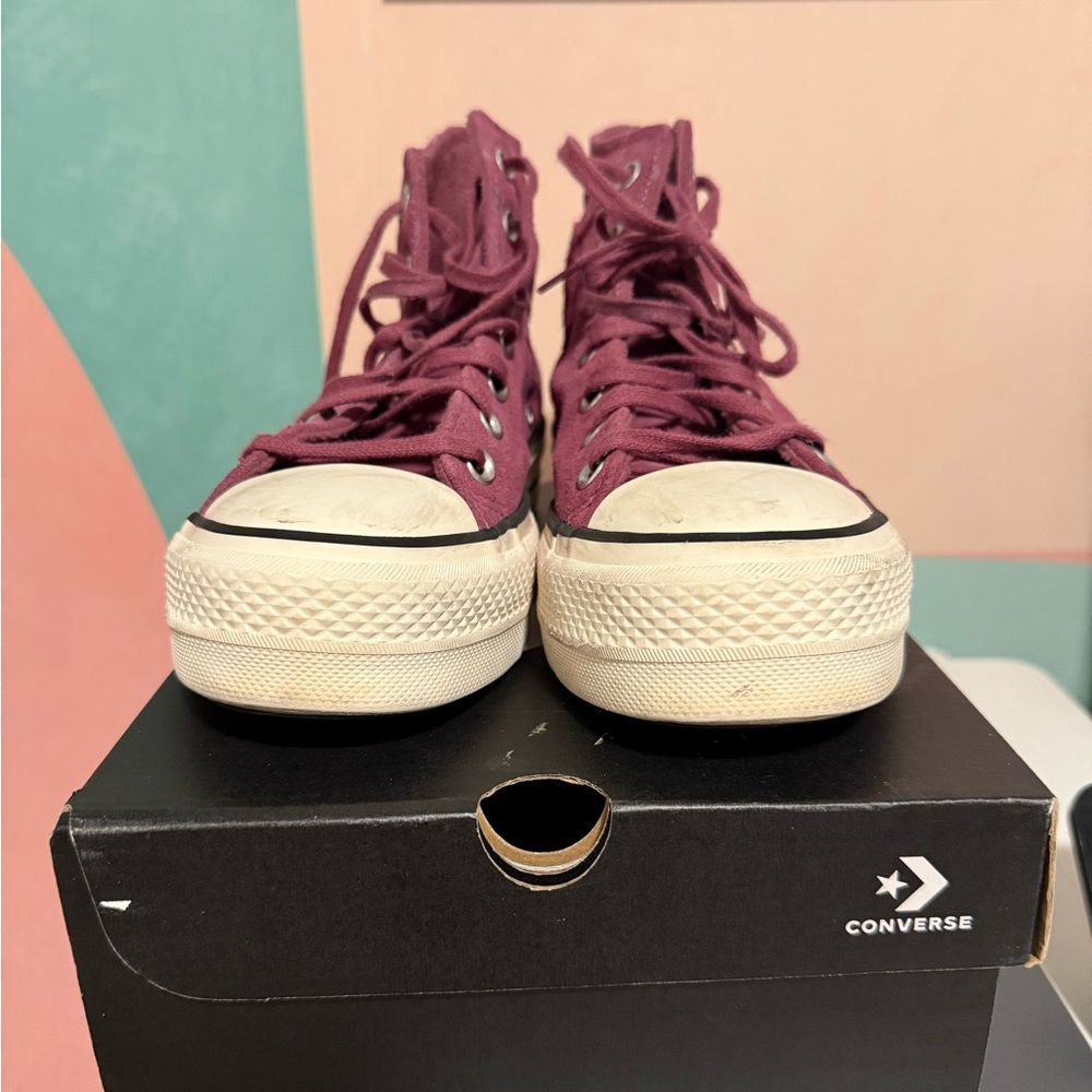 Used Women‘s Converse size 8